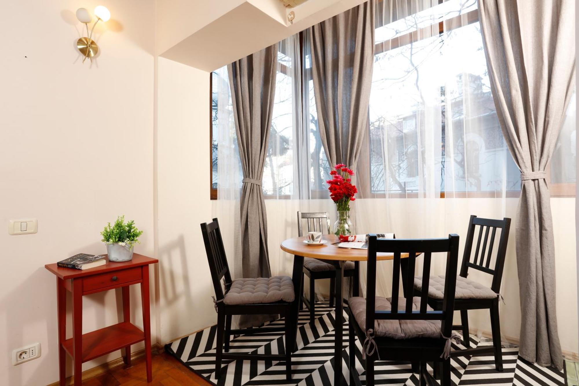 Peaceful Getaway - Generous 3-Bedroom Sanctuary - Close To Historic Old Town בוקרשט מראה חיצוני תמונה