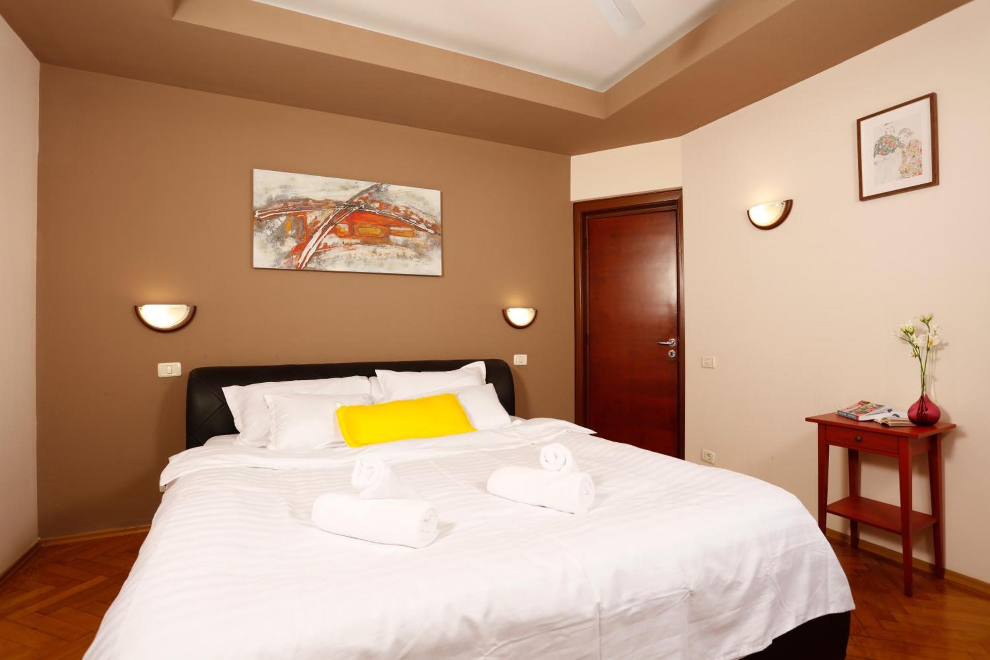Peaceful Getaway - Generous 3-Bedroom Sanctuary - Close To Historic Old Town בוקרשט מראה חיצוני תמונה