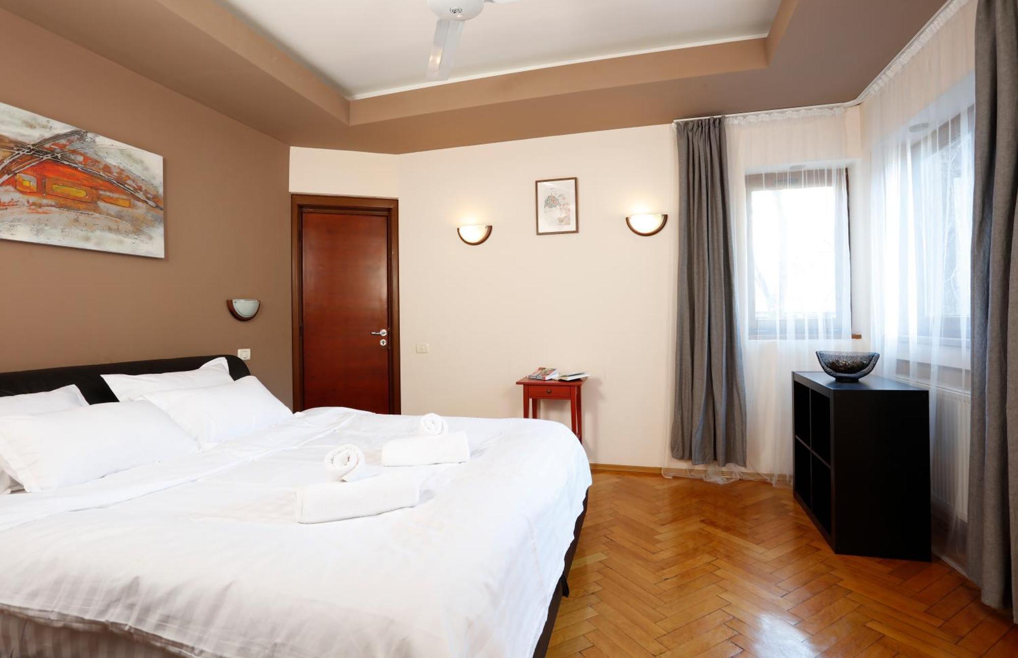 Peaceful Getaway - Generous 3-Bedroom Sanctuary - Close To Historic Old Town בוקרשט מראה חיצוני תמונה