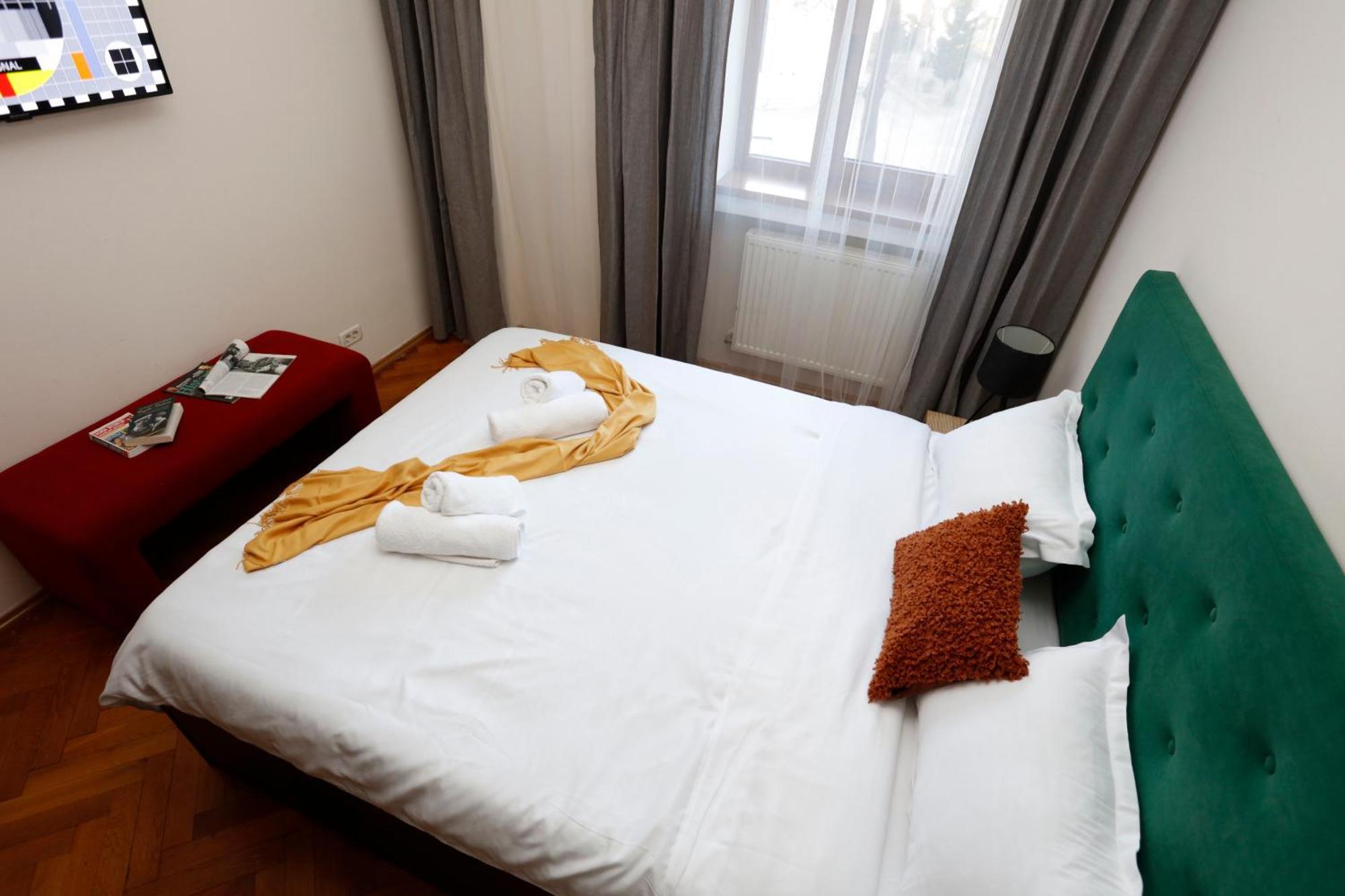 Peaceful Getaway - Generous 3-Bedroom Sanctuary - Close To Historic Old Town בוקרשט מראה חיצוני תמונה