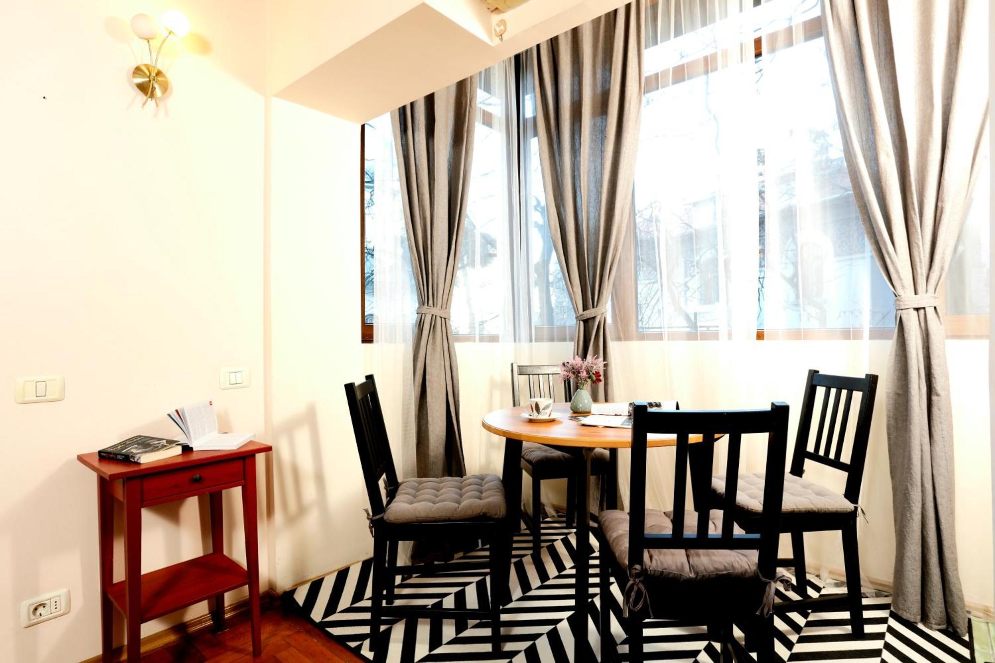 Peaceful Getaway - Generous 3-Bedroom Sanctuary - Close To Historic Old Town בוקרשט מראה חיצוני תמונה